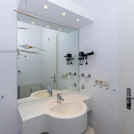 Strandstrasse 32 Strandstrasse 32-22 * Kühlungsborn